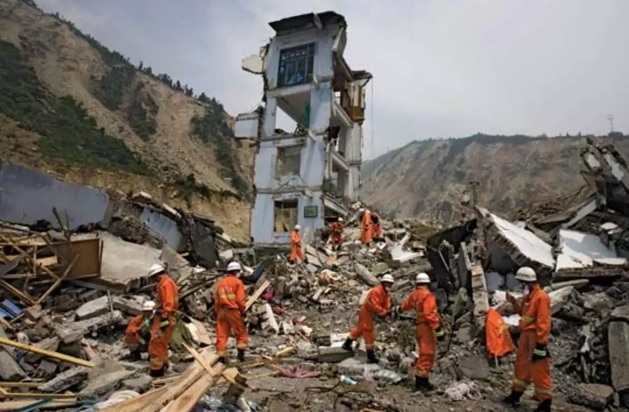Landslide in China buries 47 people.