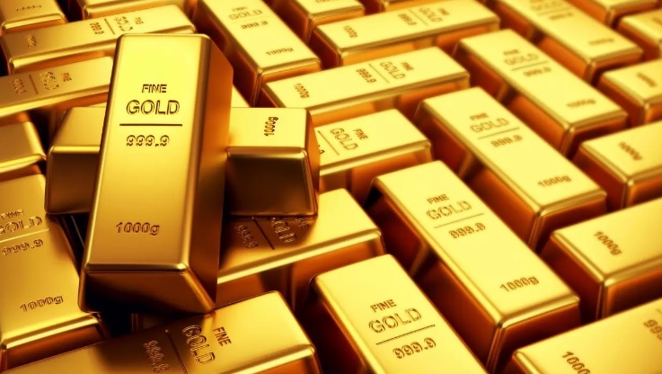  Gold at all time high of ₹69,487. What is increasing the rally? Should you buy or sell?