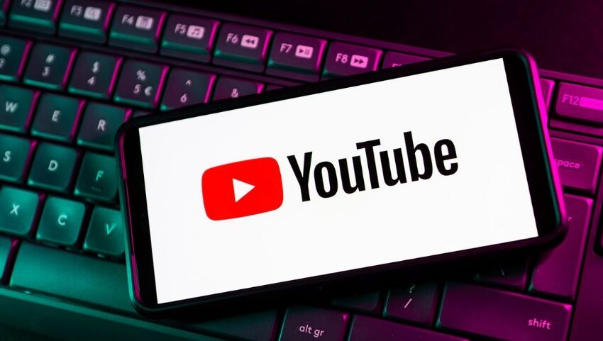  YouTube Cracks Down on Ad-Blocking Apps, Encourages Users to Opt for Premium Subscription