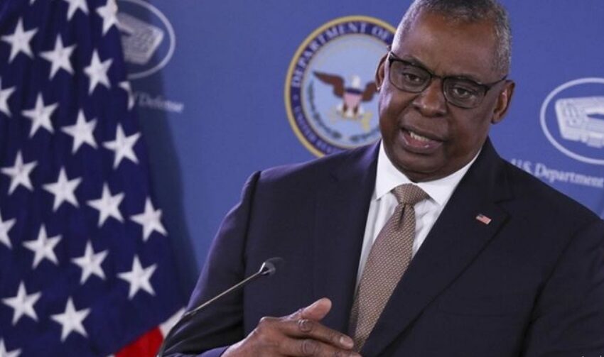  Lloyd Austin Orders Submarine Deployment to Mideast, Urges Aircraft Carrier to Accelerate Arrival