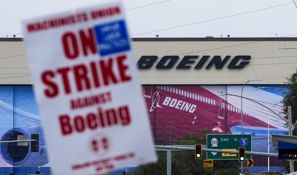 Boeing considers temporary layoffs to save cash during strike by machinists