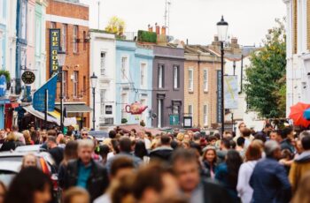 UK Economy Grows by 0.2% in August, Meeting Expectations