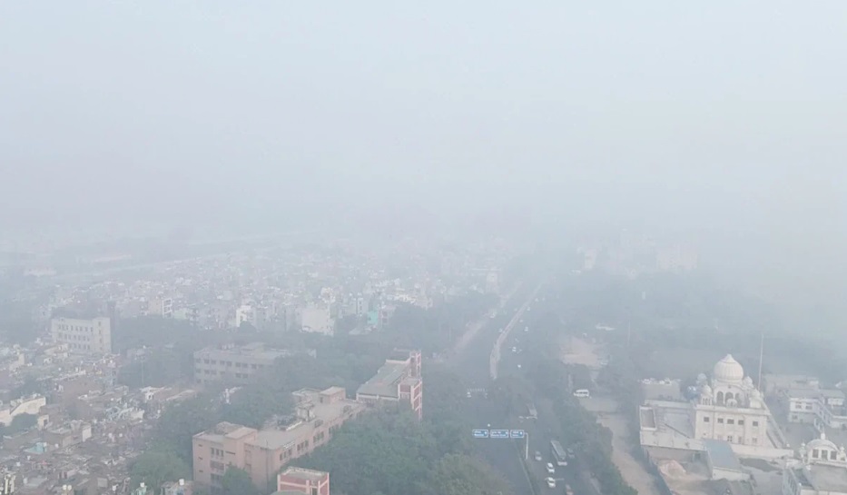 Why Delhi's Air Quality Index showed 494, but an international monitor reported 1,600.