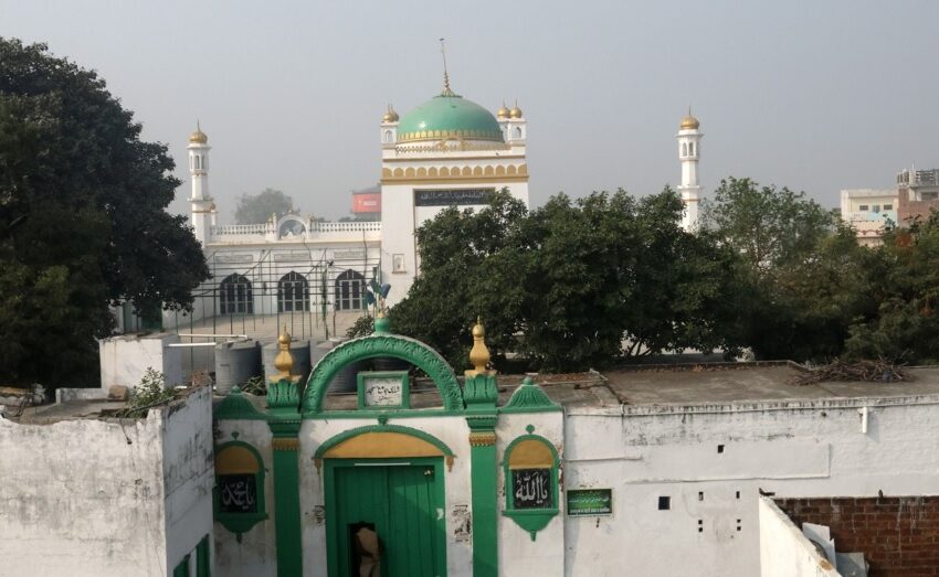  The Supreme Court has stopped other courts from making decisions on requests for mosque surveys