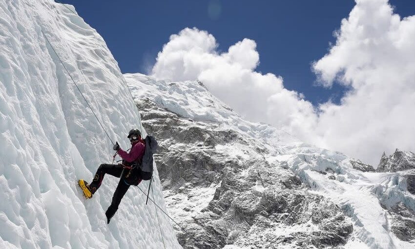 Nepal to Limit Everest Climbs to Experienced Mountaineers After Record Deaths