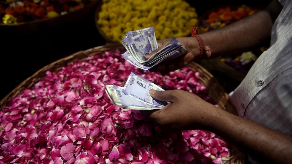Economists Predict Lower Inflation and Interest Rates: MC Poll