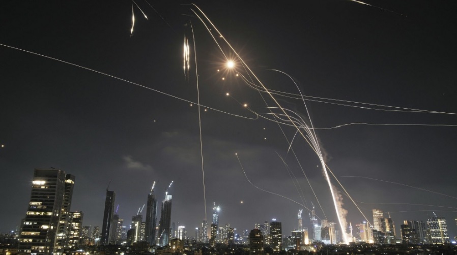 Iran: Hypersonic missiles Fattah-1 fired at Israel
